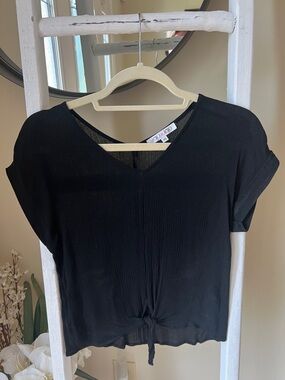 Joy Joy Black Tie Front Cap Sleeve Blouse.  Size XS